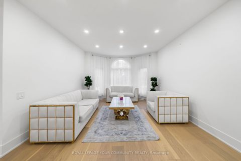 Photo 3 at 72A Oxford Street, Mill Pond, Richmond Hill