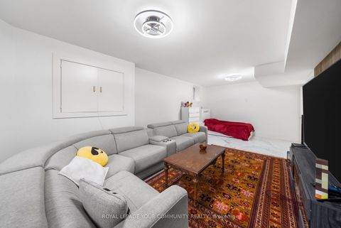 Photo 15 at 72A Oxford Street, Mill Pond, Richmond Hill