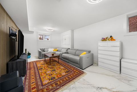 Photo 16 at 72A Oxford Street, Mill Pond, Richmond Hill