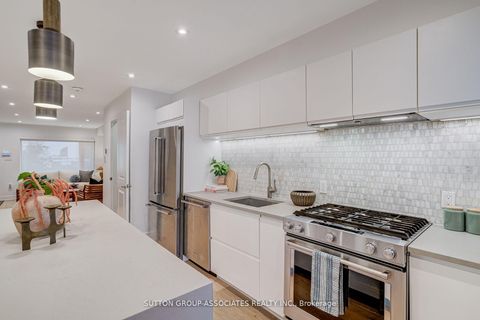 Photo 10 at 466 Montrose Avenue, Little Italy, Toronto