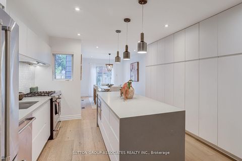 Photo 11 at 466 Montrose Avenue, Little Italy, Toronto