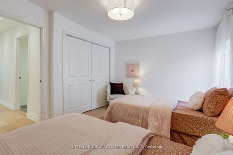 Photo 22 at 466 Montrose Avenue, Little Italy, Toronto