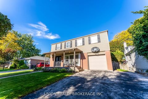 Photo 1 at 32 Bledlow Manor Drive, Guildwood, Toronto