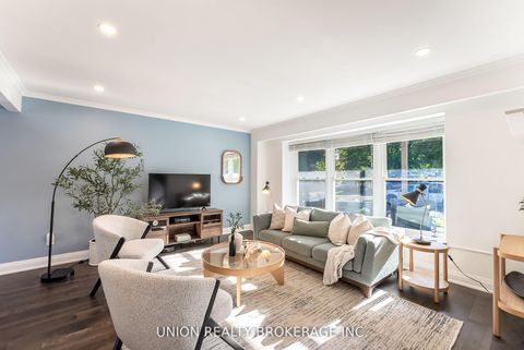 Photo 3 at 32 Bledlow Manor Drive, Guildwood, Toronto