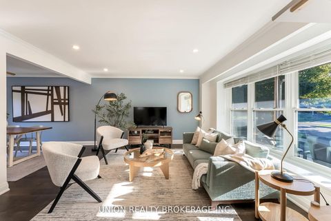 Photo 4 at 32 Bledlow Manor Drive, Guildwood, Toronto