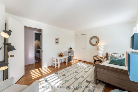 Photo 20 at 32 Bledlow Manor Drive, Guildwood, Toronto