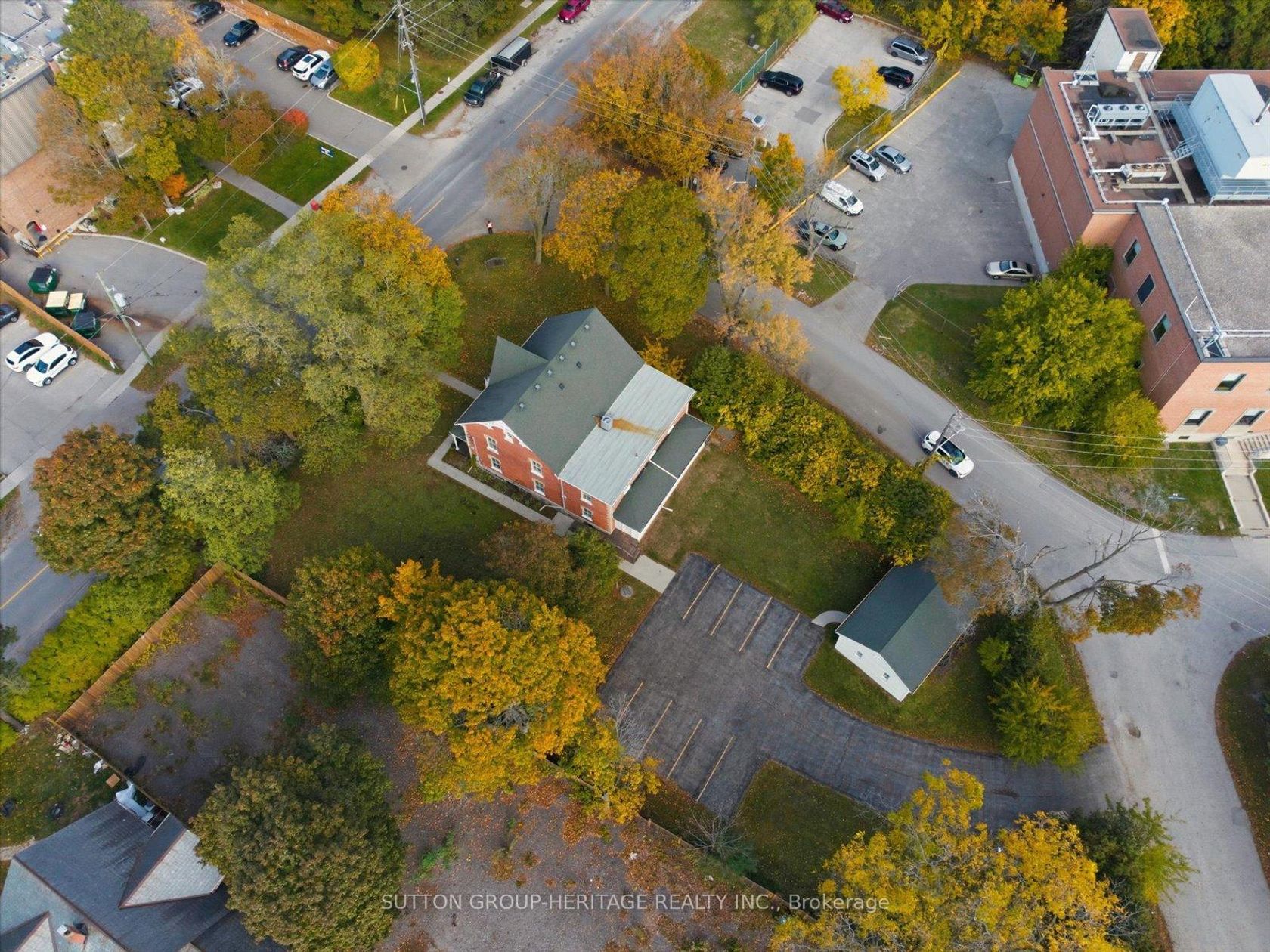 27 Old Kingston Road, West Hill, Toronto photo number 2