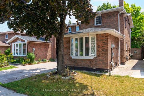 Photo 2 at 17 Brownridge Crescent, Clairville, Toronto