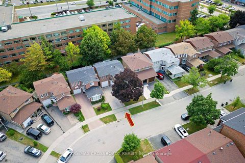 Photo 3 at 17 Brownridge Crescent, Clairville, Toronto