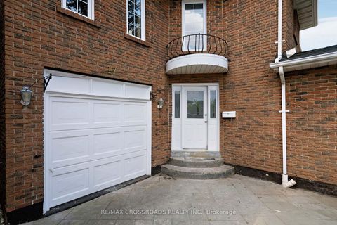 Photo 4 at 17 Brownridge Crescent, Clairville, Toronto