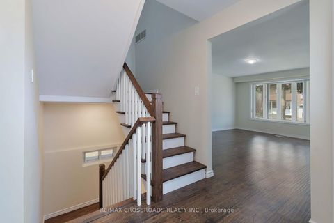 Photo 6 at 17 Brownridge Crescent, Clairville, Toronto
