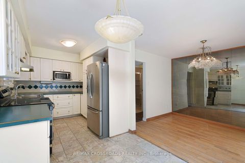 Photo 9 at 17 Brownridge Crescent, Clairville, Toronto