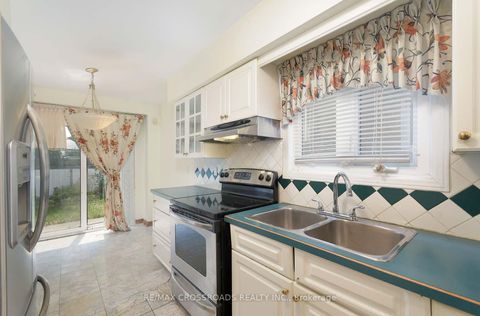 Photo 10 at 17 Brownridge Crescent, Clairville, Toronto