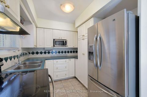 Photo 11 at 17 Brownridge Crescent, Clairville, Toronto