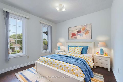 Photo 27 at 17 Brownridge Crescent, Clairville, Toronto