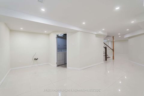 Photo 33 at 17 Brownridge Crescent, Clairville, Toronto