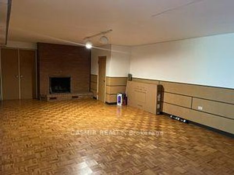 Photo 2 at 31 ORLON Crescent, South Richvale, Richmond Hill