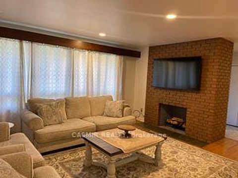 Photo 4 at 31 ORLON Crescent, South Richvale, Richmond Hill