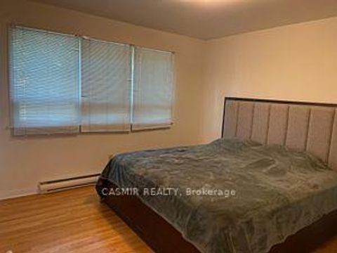 Photo 7 at 31 ORLON Crescent, South Richvale, Richmond Hill