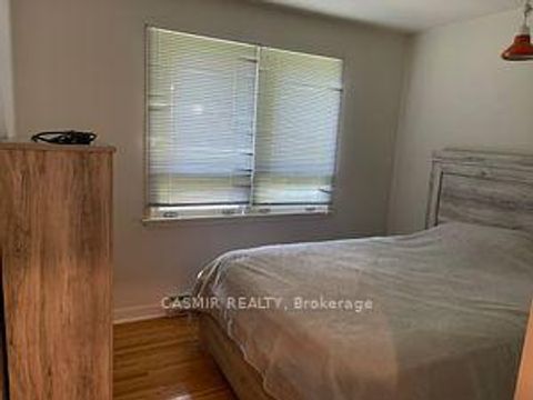 Photo 8 at 31 ORLON Crescent, South Richvale, Richmond Hill