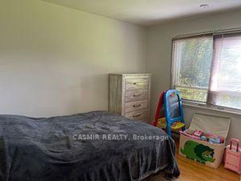 Photo 9 at 31 ORLON Crescent, South Richvale, Richmond Hill