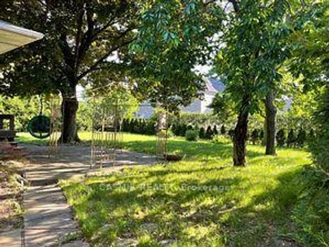 Photo 10 at 31 ORLON Crescent, South Richvale, Richmond Hill