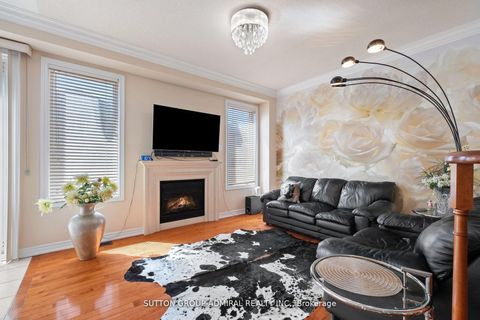 Photo 14 at 11 Thistle Avenue, Jefferson, Richmond Hill