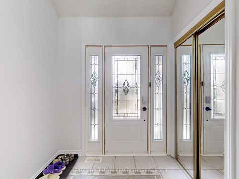 Photo 2 at 2 Snively Street, Oak Ridges Lake Wilcox, Richmond Hill