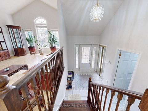 Photo 3 at 2 Snively Street, Oak Ridges Lake Wilcox, Richmond Hill