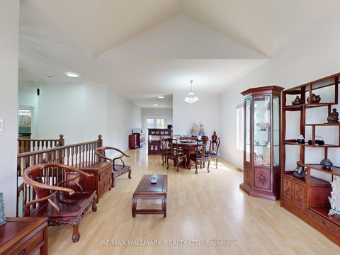 Photo 5 at 2 Snively Street, Oak Ridges Lake Wilcox, Richmond Hill