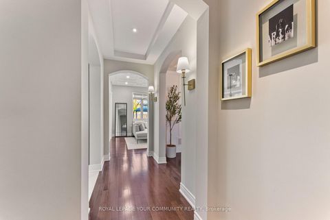 Photo 2 at 39 Rivoli Drive, Vellore Village, Vaughan