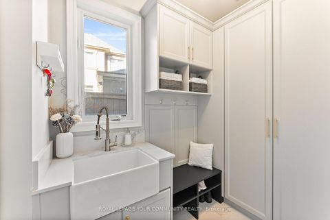 Photo 4 at 39 Rivoli Drive, Vellore Village, Vaughan