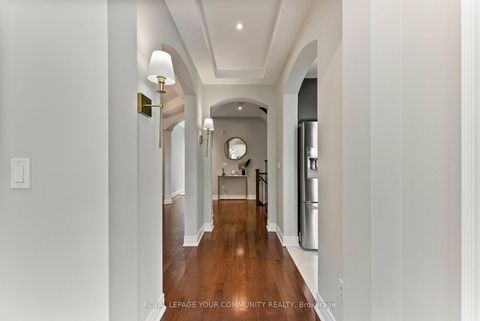 Photo 5 at 39 Rivoli Drive, Vellore Village, Vaughan