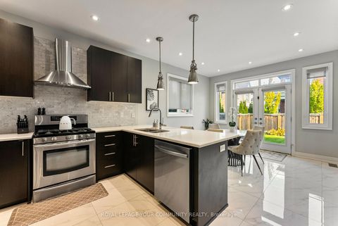 Photo 12 at 39 Rivoli Drive, Vellore Village, Vaughan