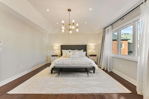 Photo 15 at 39 Rivoli Drive, Vellore Village, Vaughan