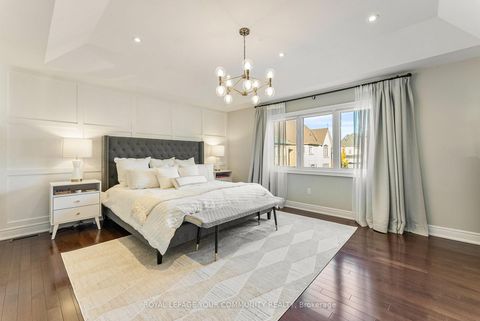 Photo 16 at 39 Rivoli Drive, Vellore Village, Vaughan