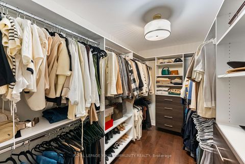 Photo 17 at 39 Rivoli Drive, Vellore Village, Vaughan