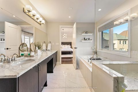 Photo 18 at 39 Rivoli Drive, Vellore Village, Vaughan