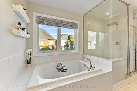 Photo 20 at 39 Rivoli Drive, Vellore Village, Vaughan