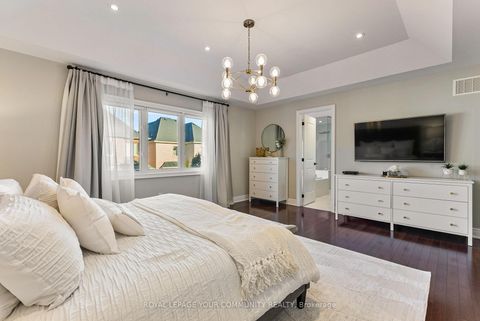 Photo 21 at 39 Rivoli Drive, Vellore Village, Vaughan