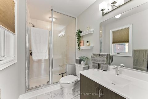 Photo 23 at 39 Rivoli Drive, Vellore Village, Vaughan