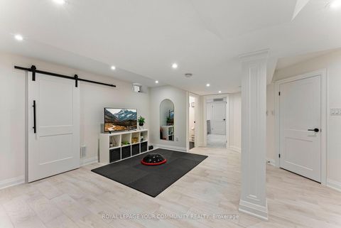 Photo 33 at 39 Rivoli Drive, Vellore Village, Vaughan