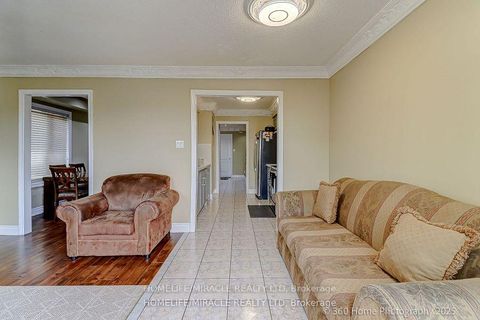 Photo 10 at 7 Creekwood Court, West Woodbridge, Vaughan