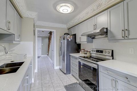 Photo 12 at 7 Creekwood Court, West Woodbridge, Vaughan