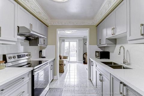 Photo 16 at 7 Creekwood Court, West Woodbridge, Vaughan