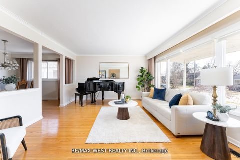 Photo 4 at 28 Braywin Drive, The Westway, Toronto