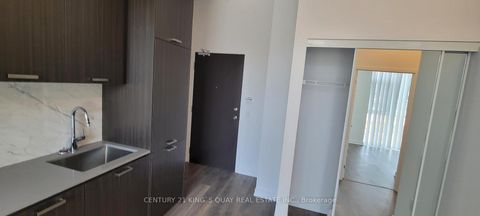 Photo 5 at 101 - 38 Honeycrisp Crescent, Concord, Vaughan