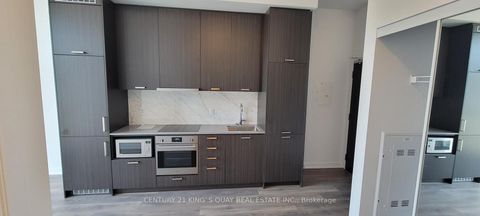 Photo 7 at 101 - 38 Honeycrisp Crescent, Concord, Vaughan