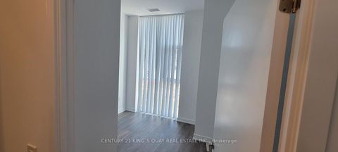 Photo 8 at 101 - 38 Honeycrisp Crescent, Concord, Vaughan