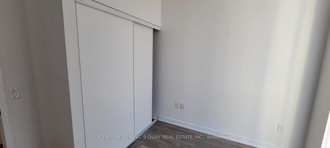 Photo 9 at 101 - 38 Honeycrisp Crescent, Concord, Vaughan